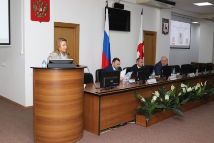 Члены профильной комиссии городской Думы одобрили принятие в муниципальную собственность 50 квартир для детей-сирот
