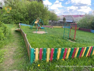 В Краснобаковском районе по требованию прокуратуры орган местного самоуправления выполнил ремонт детской площадки, представлявшей опасность для несовершеннолетних