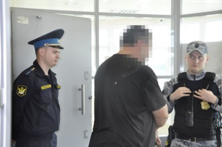 Машины у троих должников конфисковали судебные приставы